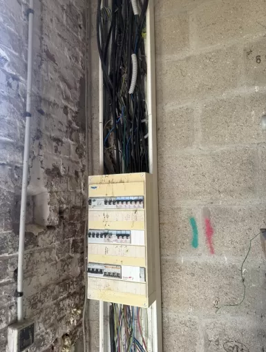 Remplacement d'un coffret électrique triphasé par CONI ELEC à Saint-Just-en-Chaussée, Saint-Just-en-Chaussée, CONI ELEC