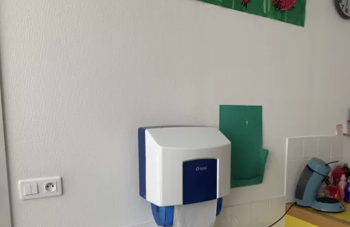 Pose de prises électriques encastrées dans une école de Clermont-de-l’Oise par CONI ELEC, Saint-Just-en-Chaussée, CONI ELEC