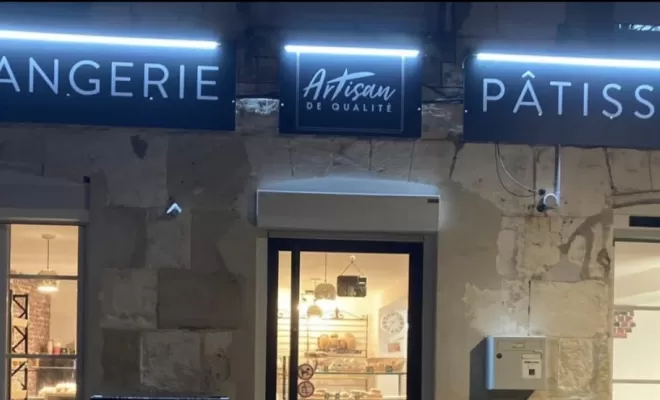 Pose d’un ruban led sur enseigne de boulangerie à Lieuvillers, Saint-Just-en-Chaussée, CONI ELEC