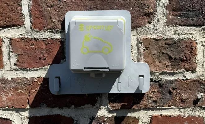 Pose d'une prise renforcée pour la recharge d'un véhicule électrique à Estrées Saint Denis par CONI ELEC, Saint-Just-en-Chaussée, CONI ELEC