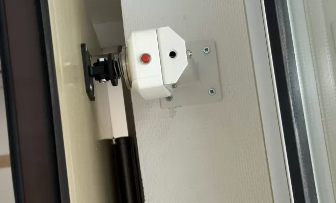 Pose de ventouses pour porte-coupe-feu dans une école par CONI ELEC, Saint-Just-en-Chaussée, CONI ELEC